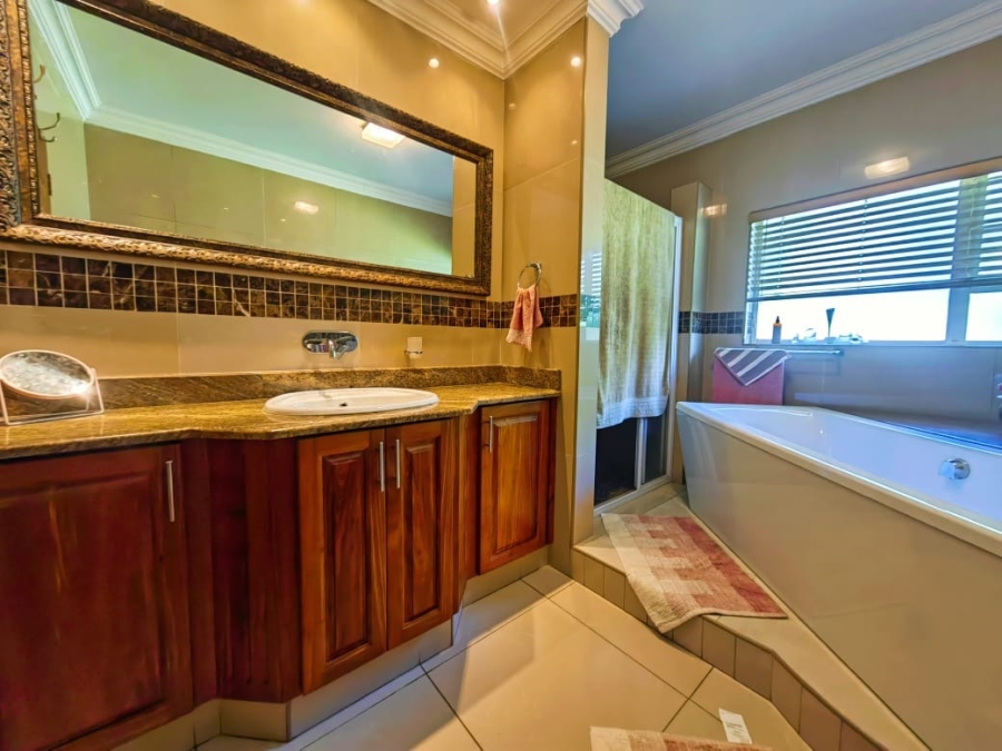 5 Bedroom Property for Sale in Grimbeeck Park North West